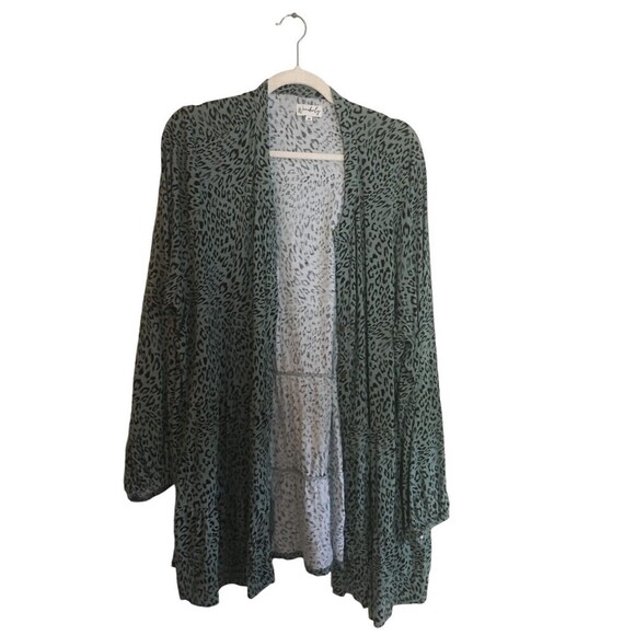 Wonderly Top Women's Size 4X Green Black Animal Print Long Sleeve Button Up - Picture 1 of 8